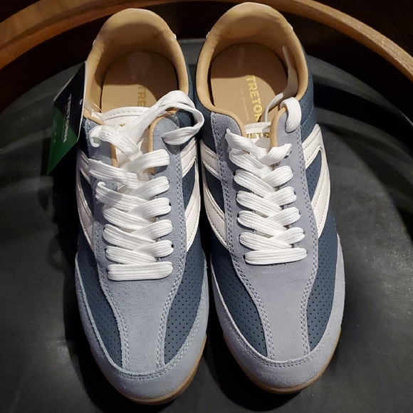 Tretorn Shoes - Tretorn Women's Athletic Shoes in Blue and White